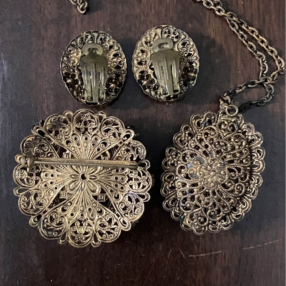 Vintage West Germany Black Glass Cameo Jewelry Set - Necklace, Brooch & Earrings - Picture 9 of 15